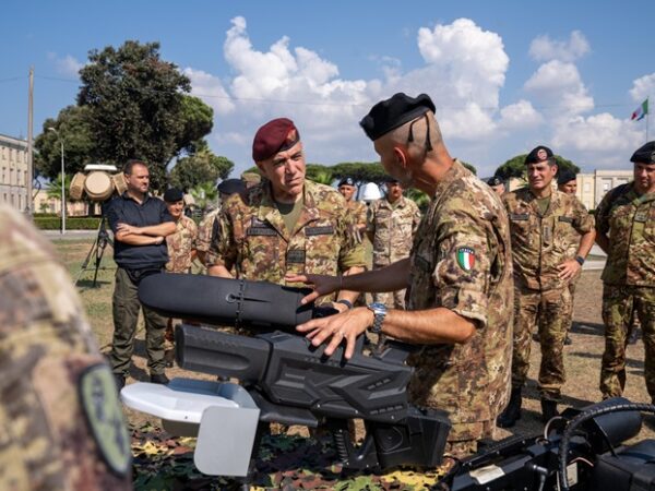 Esercito, il CSM Masiello incontra il personale della caserma Santa Barbara di Sabaudia