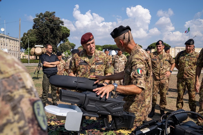 Esercito, il CSM Masiello incontra il personale della caserma Santa Barbara di Sabaudia