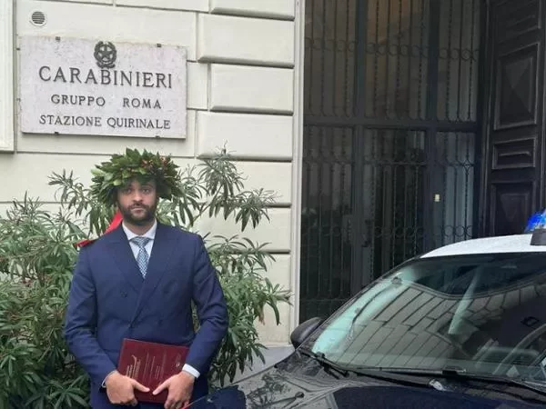 Carabiniere discute tesi ladro