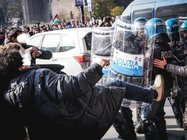 corteo Pro Palestina 15 poliziotti al pronto soccorso