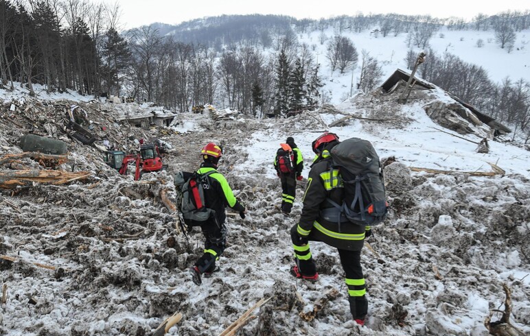 Carabiniere tavolo hotel strage Rigopiano