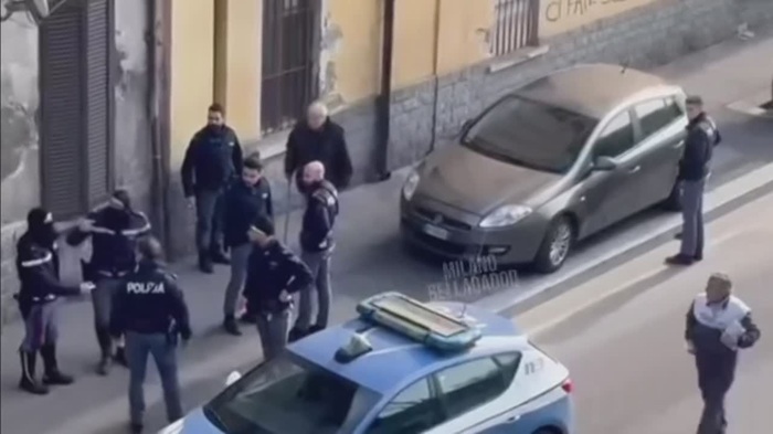 Scappa dalla polizia per 3 km e si schianta