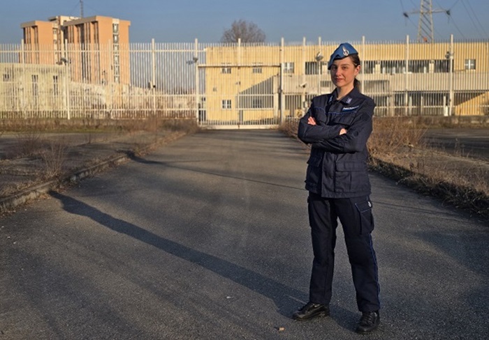 Poliziotta penitenziaria salva la vita a un bambino