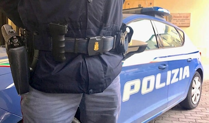 Poliziotto accoltellato dopo una rapina a Roma